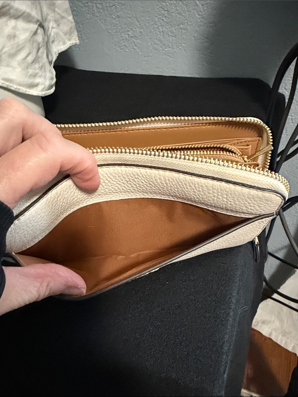 COACH Pebbled Leather Wristlet in Cream with Gold Logo - Picture 2 of 7